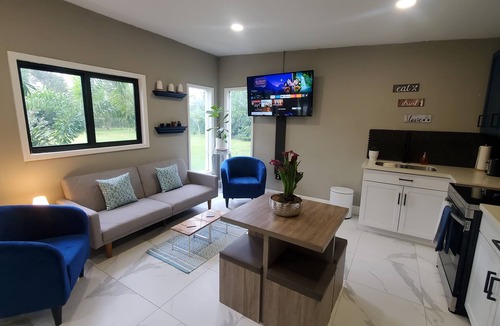 Homestead House | Stylish cozy modern open concept guest house