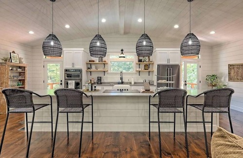 Hayesville Cottage | Stylish Mountain Escape by Chatuge Home Concierge | Private Retreat · Firepit