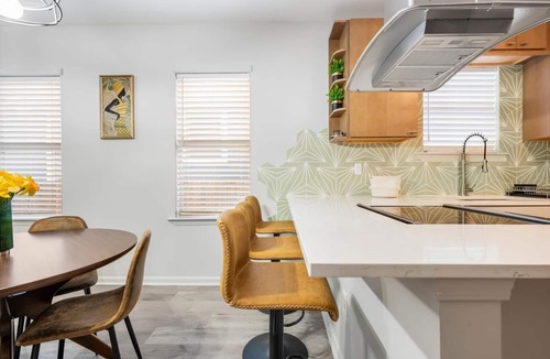Midtown House | Stylish - Near River St, Forsyth & DT - Free Parking