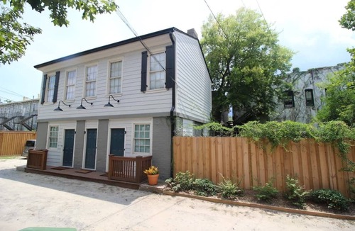 Savannah Victorian District Condo | Stylish Savannah Condo: Steps to Forsyth Park