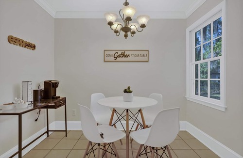 St. Marys House | Stylish, Spacious 3 Bedroom Home - FREE BIKES-