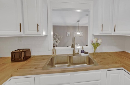 St. Marys House | Stylish, Spacious 3 Bedroom Home - FREE BIKES-