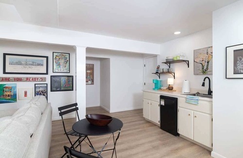 Oxford House | Suite Selah