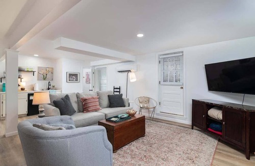 Oxford House | Suite Selah