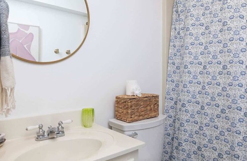 Oxford House | Suite Selah