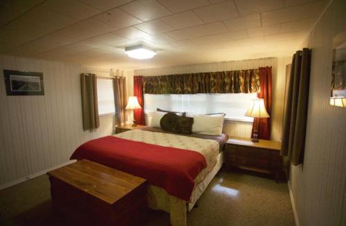Eureka Springs House | Summer Special 250 per night, White River Float Trips - Charming country 4Bd 2Ba Full House - Near Beaver Lake & Dam and Eureka Springs - 3 boat ramps within 3 miles