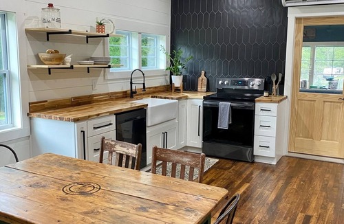 Hiawassee House | Summers are better @ Lake Chatuge - Waterfront Farmhouse in Hiawassee, GA