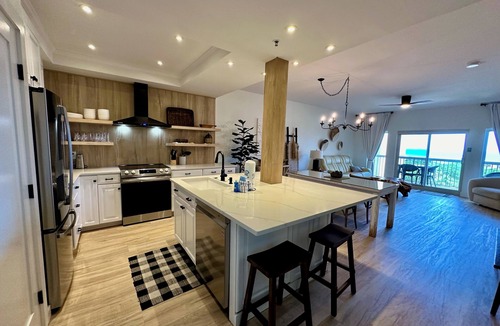 Sandestin Condo | Summit 611 - Beautifully updated - Short walk to the beach!