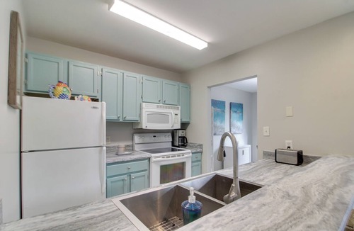 Fort Walton Beach Condo | Sun, Surf & Sand in Fort Walton Beach! Cozy Condo