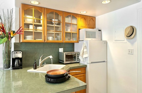 Palm Beach Condo | SunDrift Suite: 1br - Kitchen - Clean - Parking! - Pool - Walk Beach & Grocery