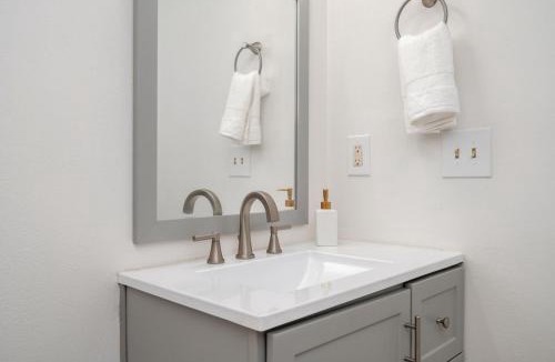 Wright Apartment | Sunny Haven: 1BR Townhome in Fort Walton