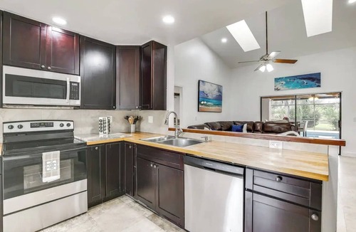 Wellington House | Sunny Oasis/Pool/Top Location/Big Patio/10 ppl