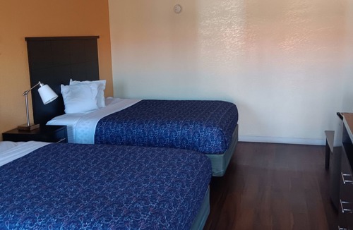 West Lake Forest Hotel | Sunrise Inn & Suites