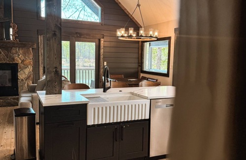 Hiawassee House | Sunrise Lodge On The Lake