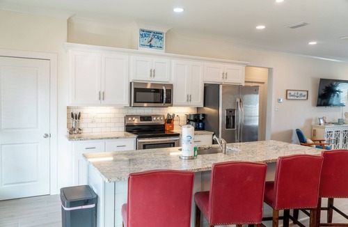 Dauphin Island House | Sunset Blessing: 4BR Home w/Hot Tub & Pool Access