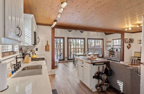 Eatonton House | Sunset Escape, Waterfront, Sleeps 6, Fishing, 2 Kayaks, Games, + Firepit!
