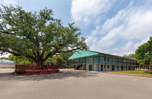 Biloxi Hotel | Super 8 by Wyndham Biloxi at the Beach