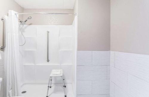 Kingston Hotel | Super 8 by Wyndham Kingston