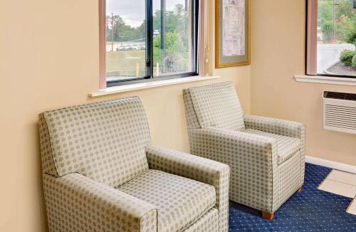 Laurel Hotel | Super 8 by Wyndham Laurel