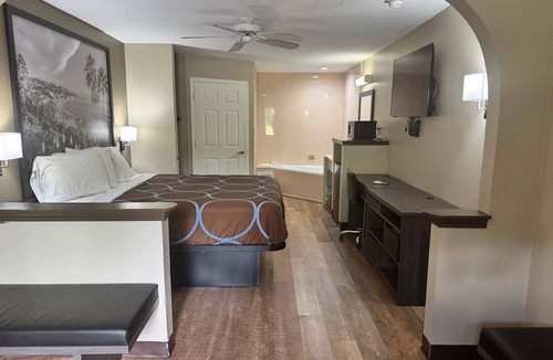 Kreole Hotel | Super 8 by Wyndham Moss Point