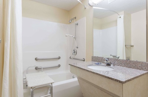 Powdersville Hotel | Super 8 by Wyndham Piedmont Greenville Area