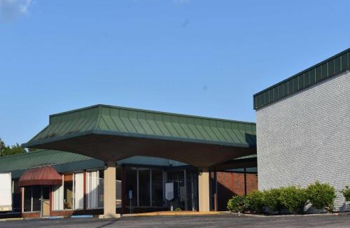 Riverside Hotel | Super 8 by Wyndham Riverside AL