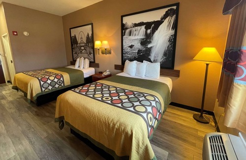 Rolla Hotel | Super 8 by Wyndham Rolla