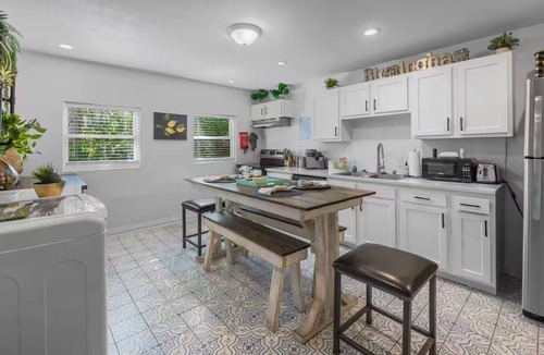 Five Points South House | Super close to DT - Hospitals - UAB - King bed - 3 Bdr