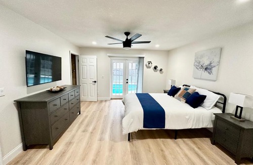 Buena Ventura Lakes House | Superhost FREE Heated Pool 9 minutes to MCO 15 minutes to Disney Sleeps 8