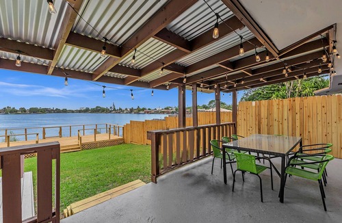 Fort Lauderdale Villa | ★ SuperVilla ★ Lakefront ★ Sunsets, SUP, Grill