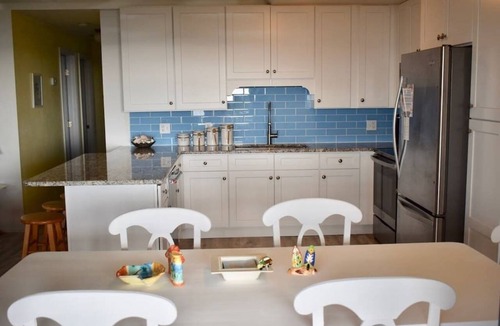 Placida House | Surf's Up: Beachfront cottage, separate guest apartment, room for everyone!