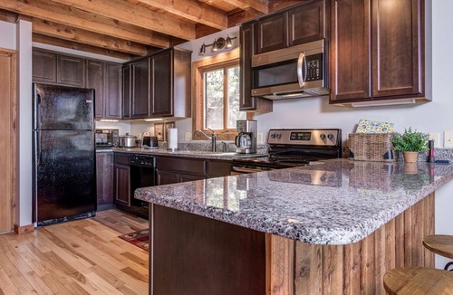 Skyland Cabin | Suzie's Luxury Cabin Asheville HOT TUB VIEWS nr BILTMORE July 25% discount/mt