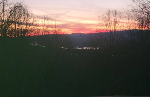 Skyland Cabin | Suzie's Luxury Cabin Asheville HOT TUB VIEWS nr BILTMORE July 25% discount/mt