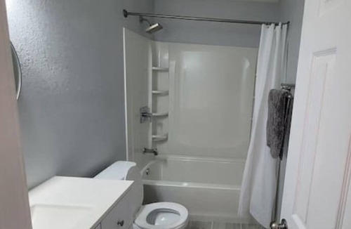 Daphne House | Sweet Home Alabama. Sleeps 14 guests