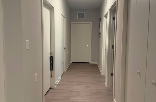 Decatur Ski Chalet | Sweet Peaceful new construction 8-9mi to downtownATL Train Station- next door!
