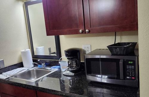 Ruskin Hotel | Tampa Bay Beach Getaway and Resort
