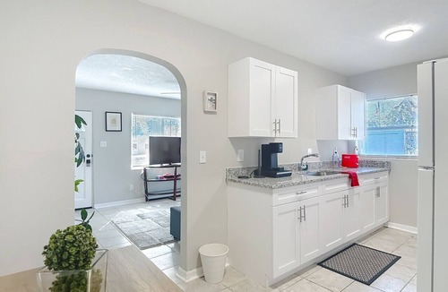 Tampa Cabin | Tampa Pool Property with 4 Apartments