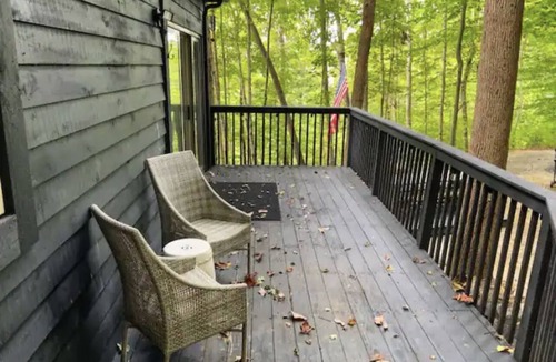 Slade Cabin | Tanzanite- The "GEM" with a Hot Tub & WiFi!