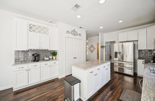 Grapevine House | TCH -Comfy 3bd/2.5ba home in Grapevine w/Workspace