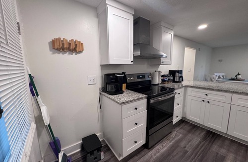 Simpsonville Cottage | Teal Door: Charming 2-bedroom cottage with WiFi, AC in fabulous Simpsonville