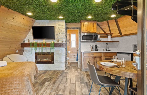 Bryant Cabin | TeePee at Paradise Point with a hot tub, fire pit, & grill!