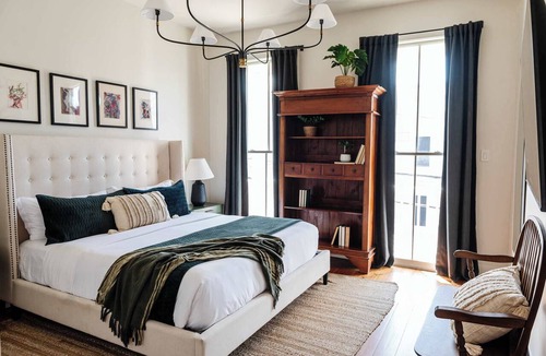 Faubourg Lafayette Hotel | The 1300 | Designer 7 bedroom, Heated Pool