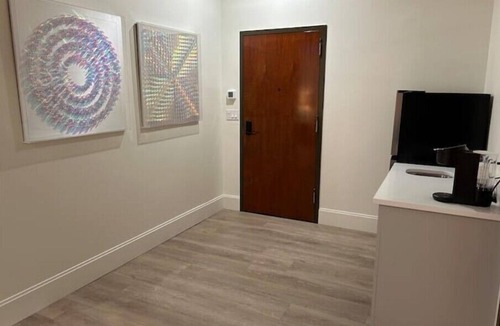Downtown Jackson Apartment | The 610 Flats: Colorful Corner #23