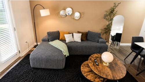 Shannon House | The Atlas Townhome Hoover Luxury 2BR H2