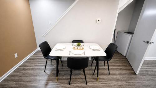 Shannon House | The Atlas Townhome Hoover Luxury 2BR H2