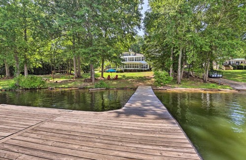 Stemley House | 'The B Haus' Lakefront Retreat w/Boat Ramp!
