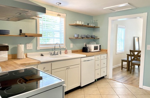Downtown House | The Bee Cottage - Historic Downtown Pensacola Home