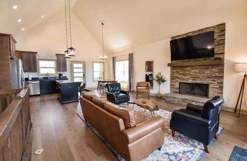 Ellijay House | The Cabins at Mountain Peak Retreat with Game Rooms