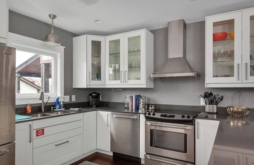 Hope Gardens House | The Capitol District House-inside downtown lp & parking pad for two+free street