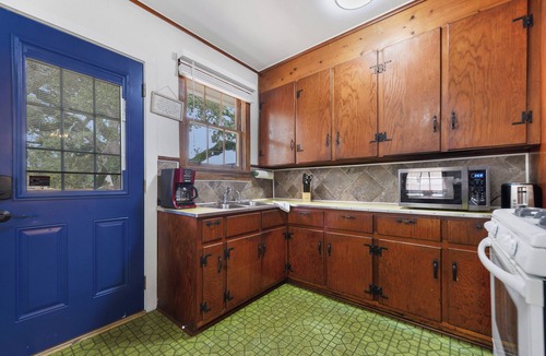 Gulfport Cottage | The Captain's Quarters - A Cozy 2-bedroom cottage in delightful Gulfport
